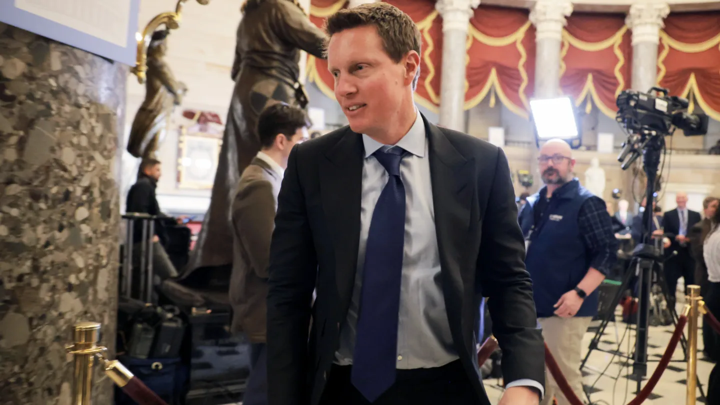 Paramount Stock Price Target Cut After Earnings, Focus on WBD Deal