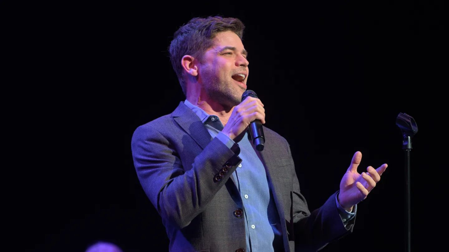 Jeremy Jordan Show in Los Angeles Has ‘Newsies’ Recap, ‘Gatsby’ Song