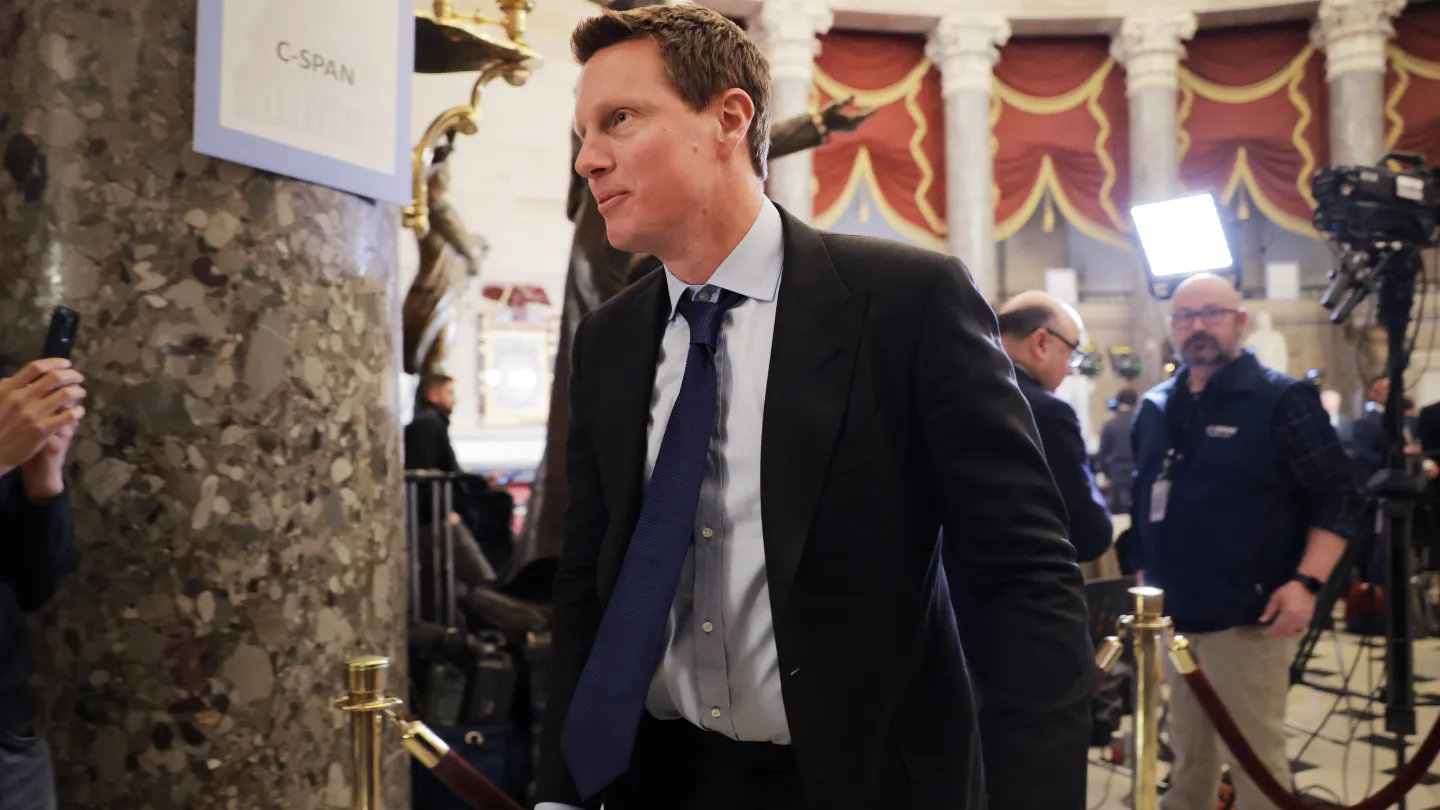 Middle East Funds Back Paramount Warners Takeover