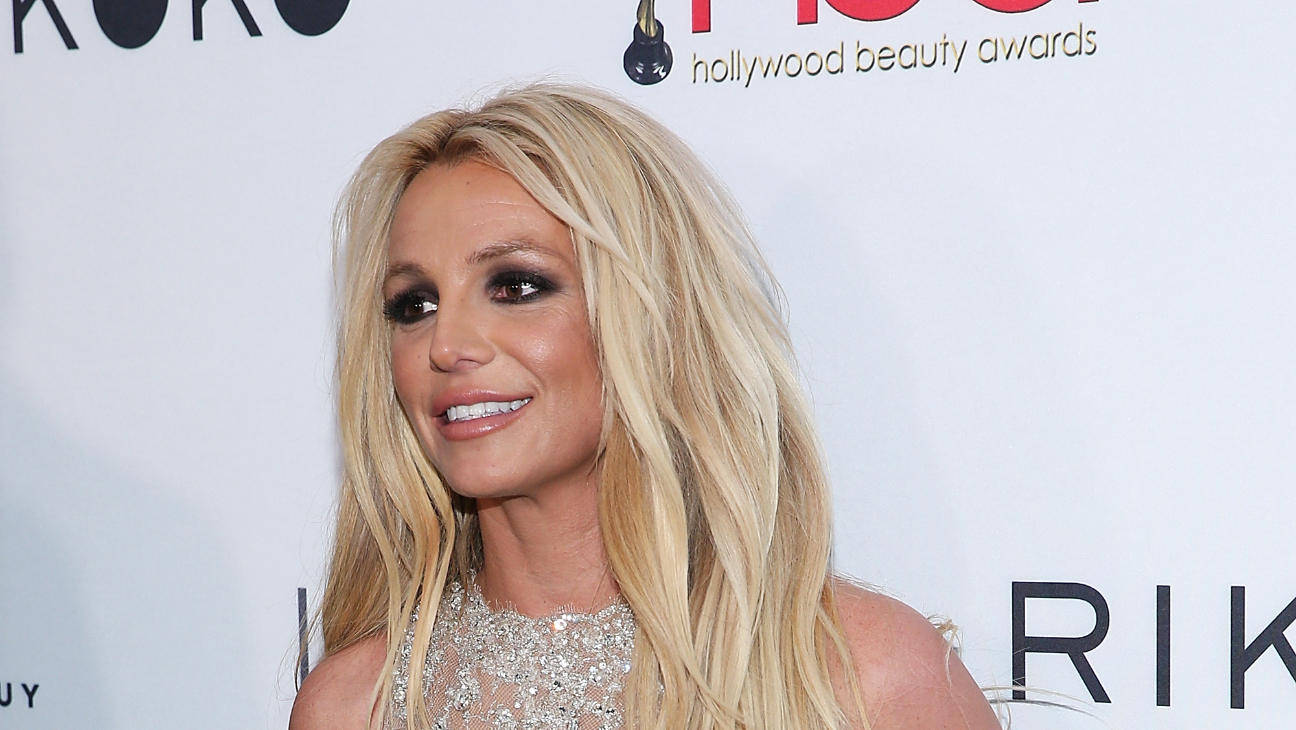Britney Spears Voluntarily Enters Rehab After DUI Arrest