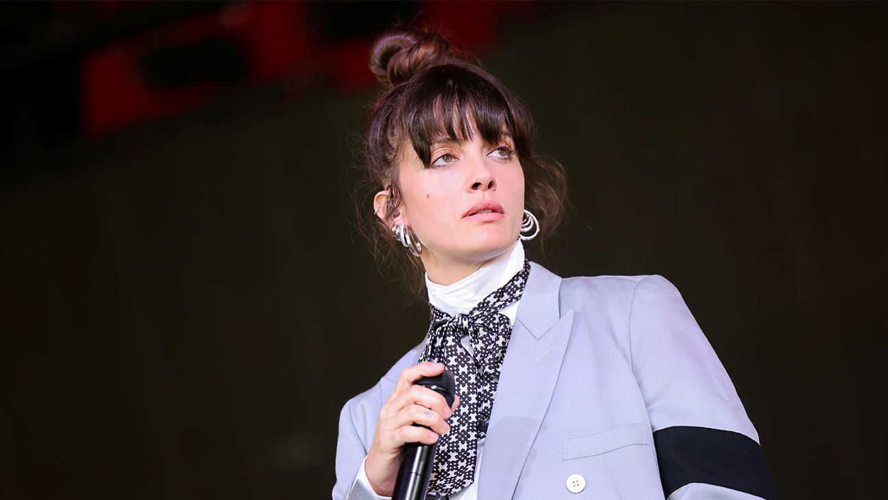 Israeli Artist Noga Erez Gets Emotional During Coachella Set