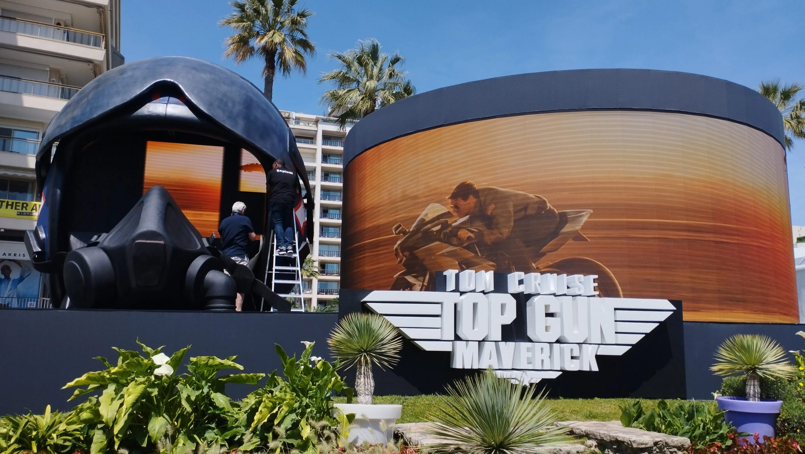 Every Generation Gets the Airplane Movie It Deserves — Cruise Just Keeps Showing Up – Hollywood Life