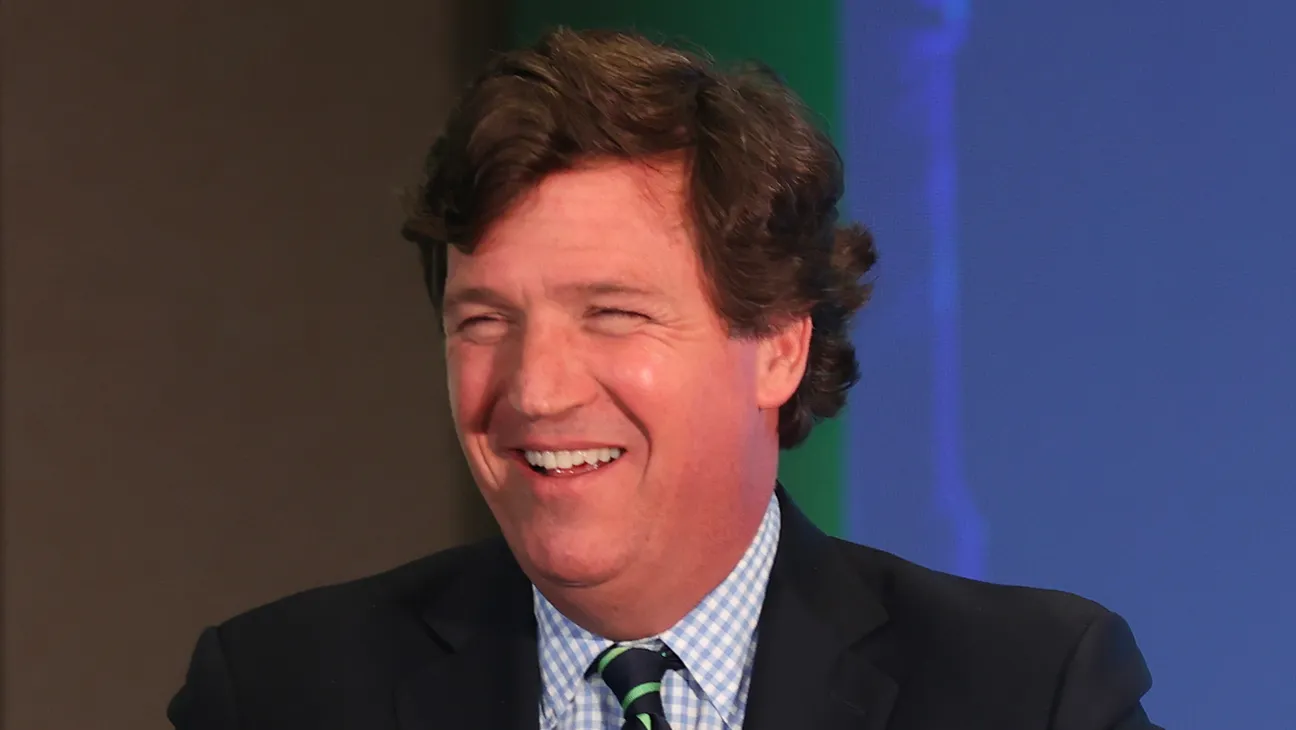 Tucker Carlson Apologizes for Backing Trump as Rift Deepens