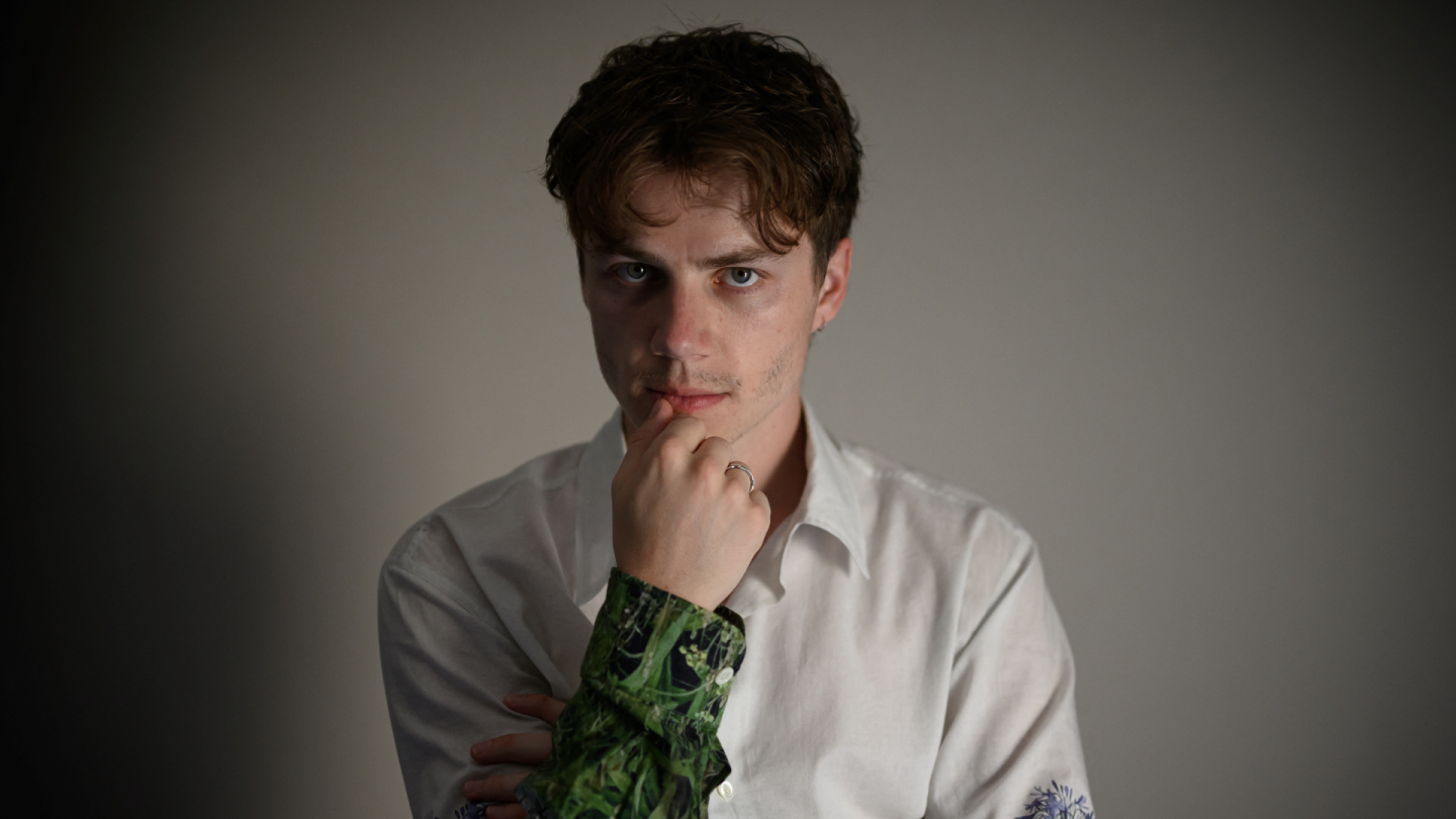 Félix Lefebvre Goes Method for ‘Moulin’ in Cannes