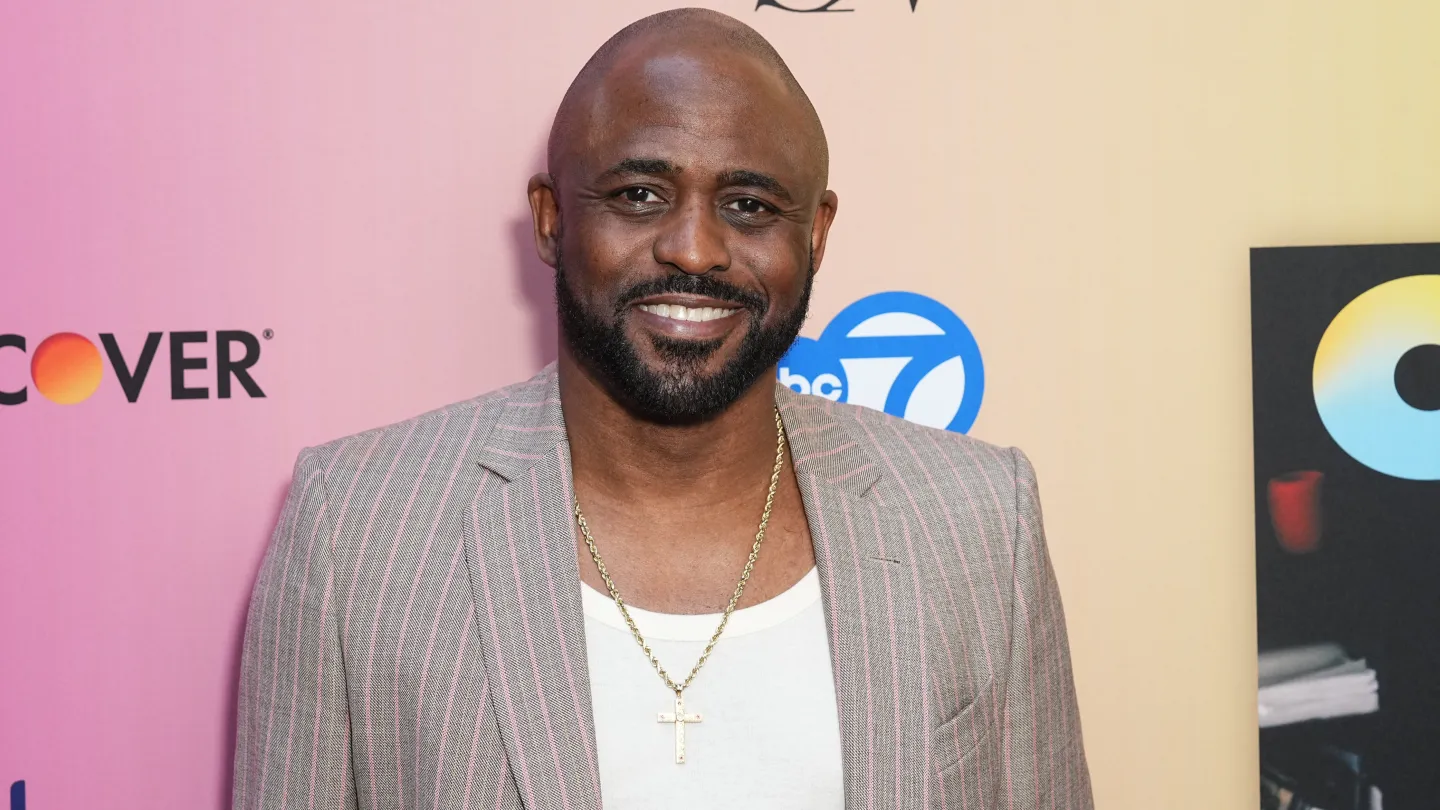 Wayne Brady Reignites Bill Maher Feud in Podcast Chat: “He Is Racist”