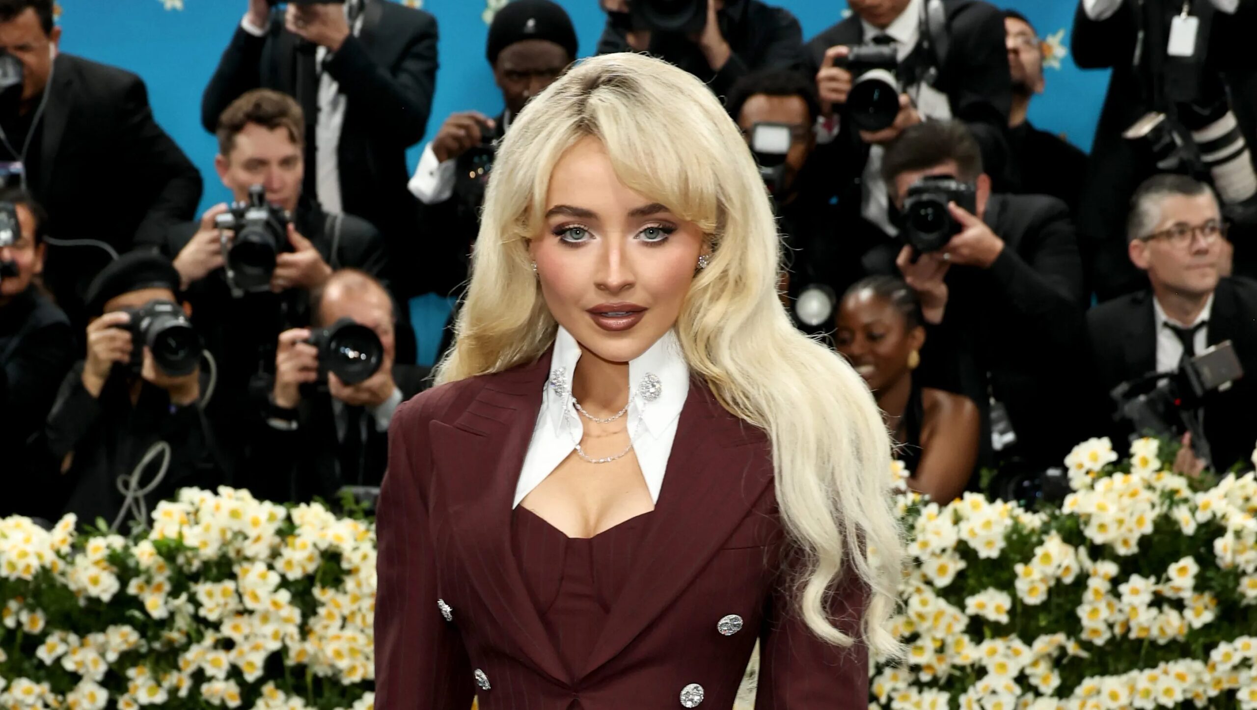 When Is the Met Gala 2026? Date, Theme & How to Watch the Red Carpet – Hollywood Life