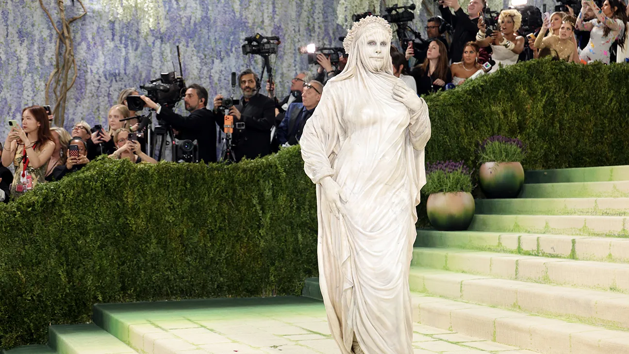 Heidi Klum Sports Sculpture Look